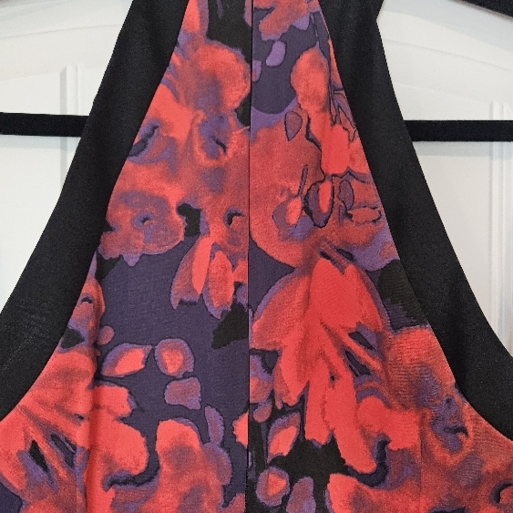 Sleeveless Floral Sheath Dress in Red and Purple - Picture 5 of 7